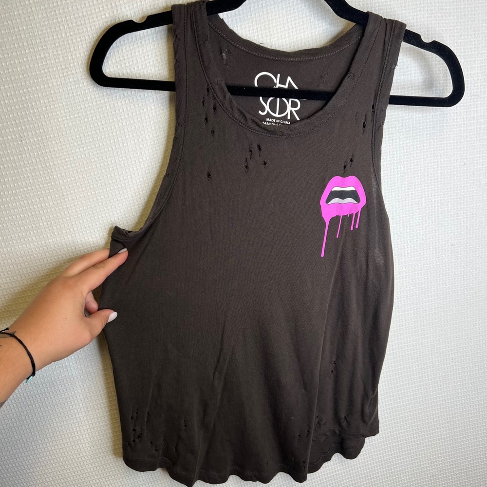 Chaser Distressed Pink Dripping Lips Graphic Tank Top Charcoal Gray Small S155